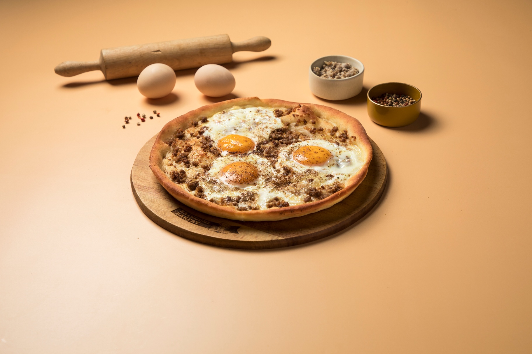 Eggs & Kawarma Manoushe