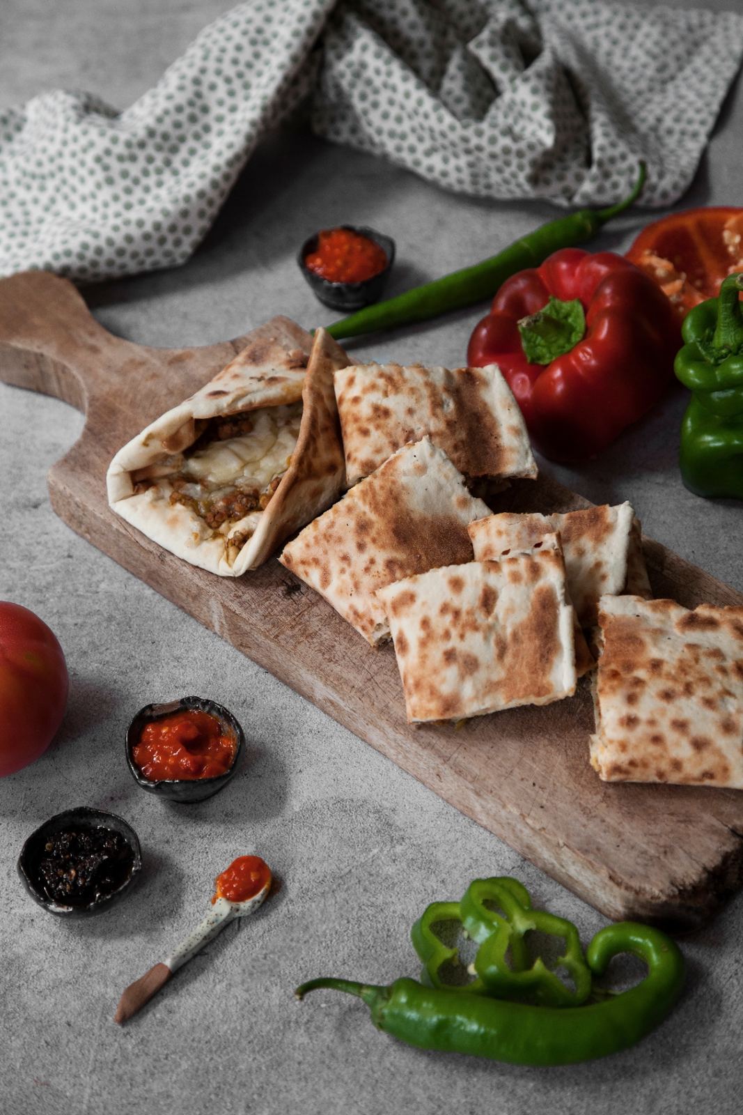 Arayes stuffed with spiced meat and cheese